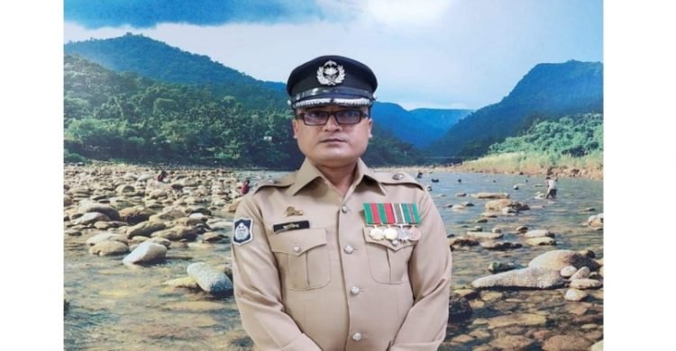 বদলি হওয়ায় ফেসবুকে ওসি’র আবেগঘন স্ট্যাটাস