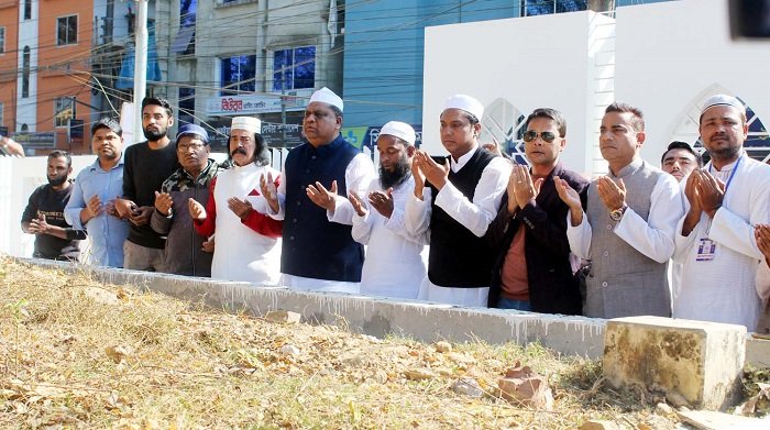 লুৎফুর-কামরানের কবর জিয়ারত করলেন আনোয়ারুজ্জামান চৌধুরী