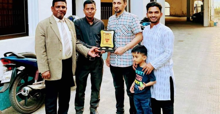 সমাজসেবী ফরহাদ আহমেদের বিবাহ উপলক্ষে সিলেট নিউজ ওয়ার্ল্ডের স্মারক প্রদান