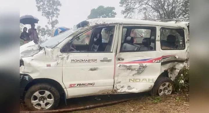 কমলগঞ্জে ট্রেন-মাইক্রোবাস সংঘর্ষ, আহত ২