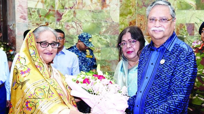 ৩ দেশ সফরের প্রাপ্তি রাষ্ট্রপতিকে জানালেন প্রধানমন্ত্রী