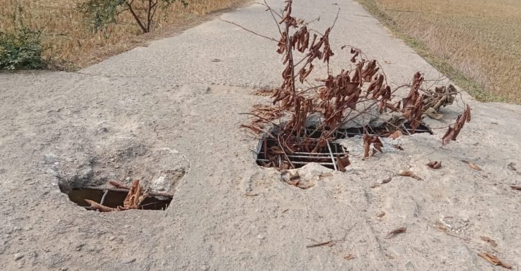 দীর্ঘদিন ধরে চলাচলের রাস্তায় কালভার্ট ভাঙ্গা: দুর্ভোগ চরমে