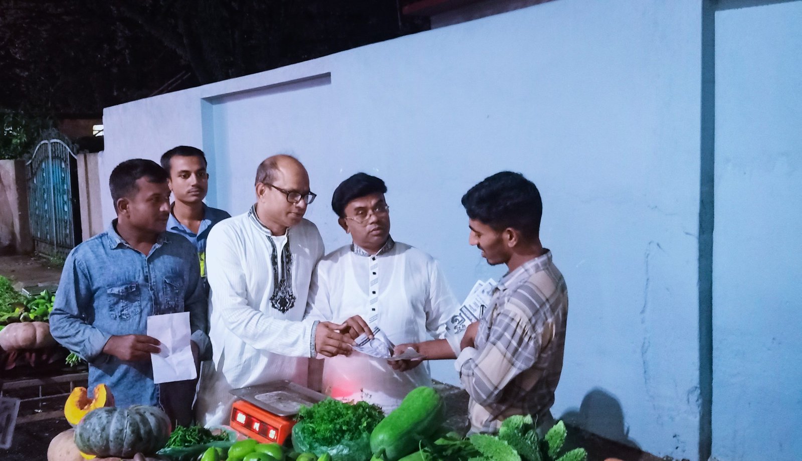 সিলেট সিটি কর্পোরেশন নির্বাচনে ড.সামছুল হক চৌধুরীর বিরামহীন গনসংযোগ