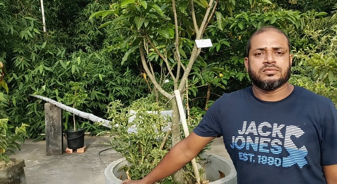 গোলাপগঞ্জে ছাদ বাগানে সফল ডা.খালেদ