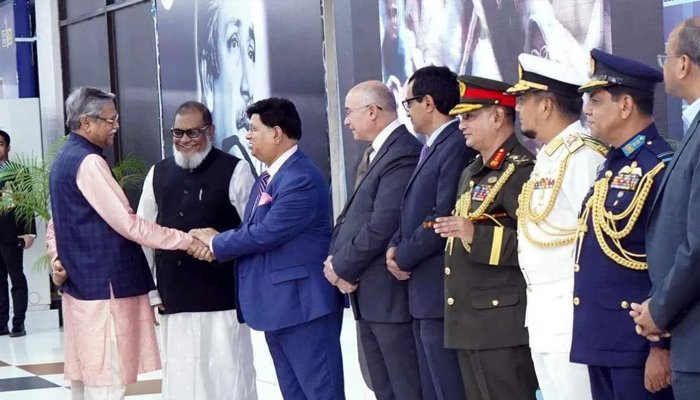 হজ পালন শেষে দেশে ফিরেছেন রাষ্ট্রপতি