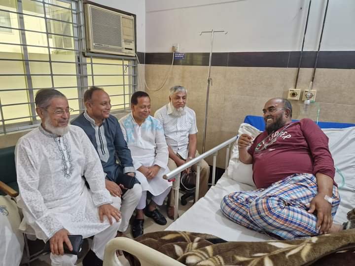 অসুস্থ কাইয়ুম চৌধুরীকে দেখতে সিলেট জেলা ও মহানগর বিএনপির নেতৃবৃন্দ