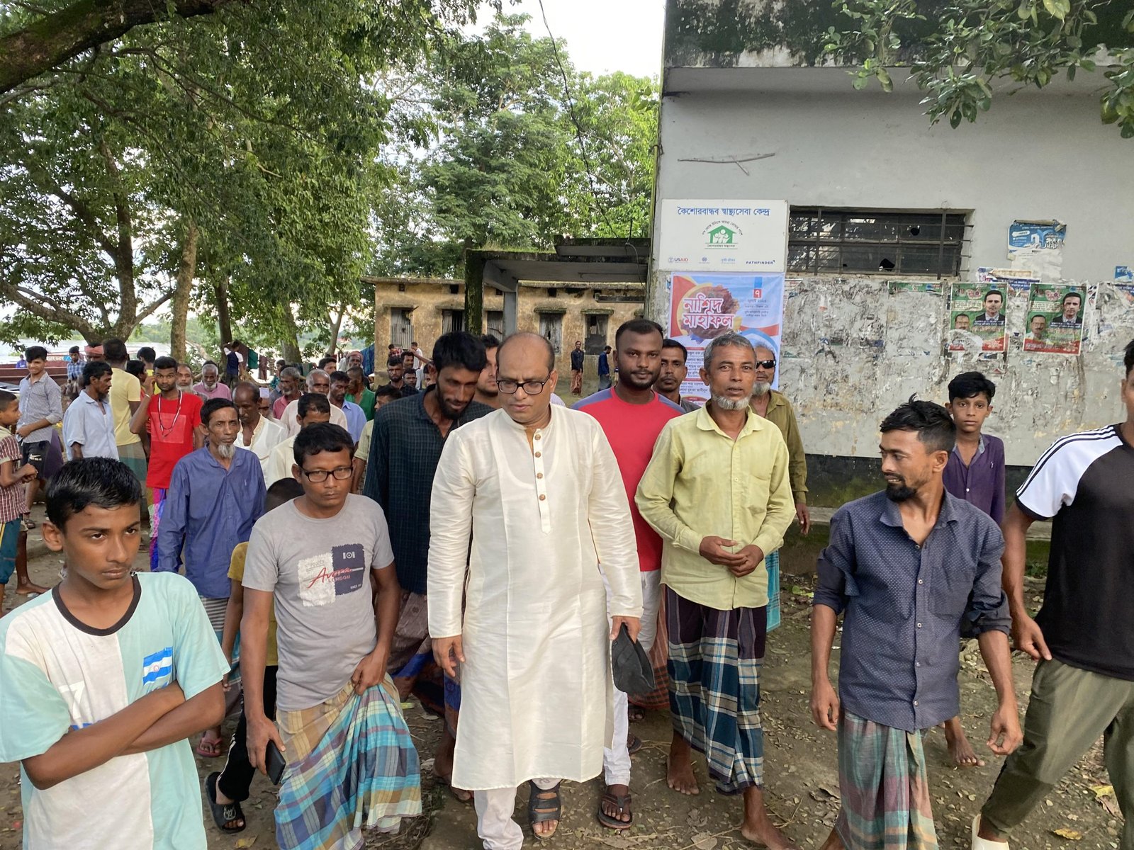 দেশ মাটি ও মানুষের কল্যাণে কাজ করতে চাই গনসংযোগকালেঃ ডক্টর সামছুল হক চৌধুরী