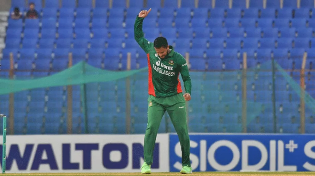 বোলিংয়ে সেরা দশে সাকিব