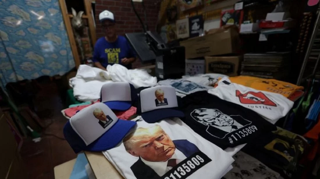 মাগশট বিক্রি করে ডোনাল্ড ট্রাম্পের আয় ৭০ লাখ ডলার