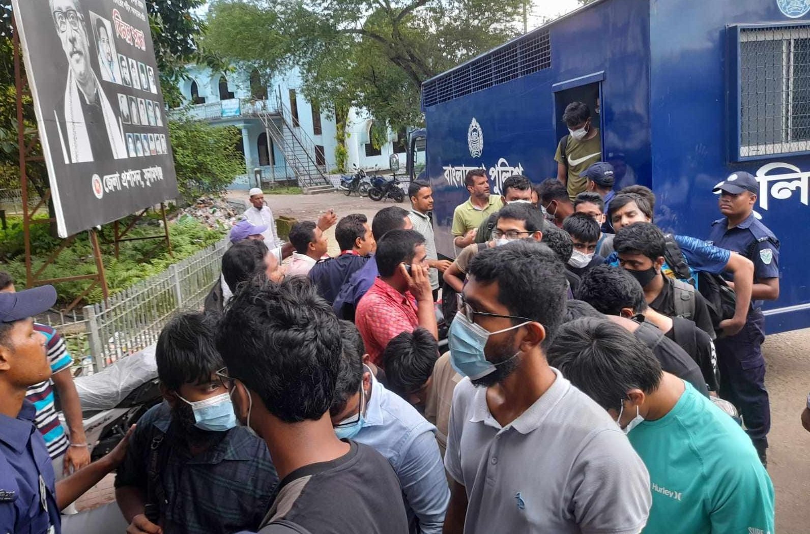 টাঙ্গুয়ার হাওরে গ্রেপ্তার বুয়েটের ২৪ শিক্ষার্থীসহ ৩২ জনের জামিন মঞ্জুর