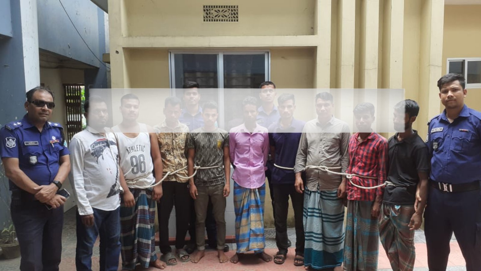 গোলাপগঞ্জে পুলিশ অভিযানে ৯জুয়াড়ী গ্রেপ্তার