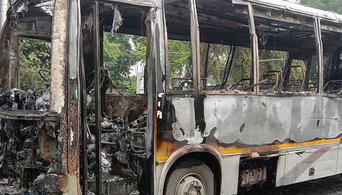 আগারগাঁওয়ে এসি বাসে আগুন