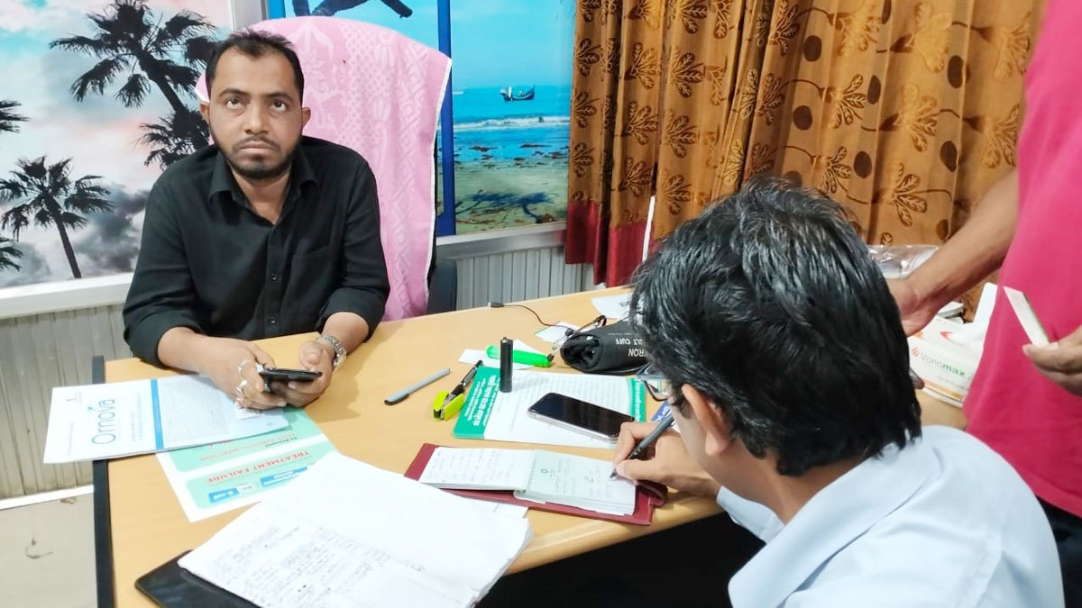 মানবিকে পাস করেও ডাক্তার তিনি