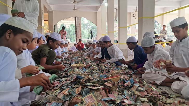 এবার পাগলা মসজিদের দানবাক্সে ২৩ বস্তা টাকা