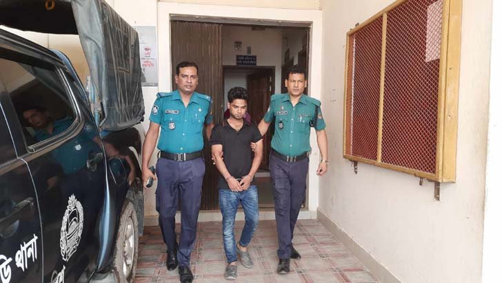 কোচিং সেন্টারে স্কুল ছাত্রীকে ধর্ষণ, শিক্ষক গ্রেফতার