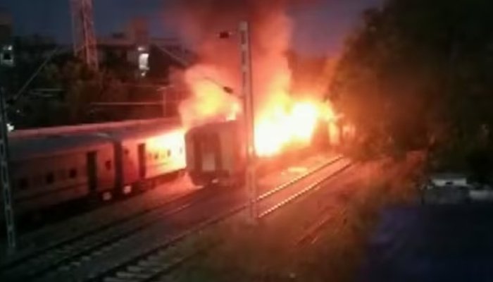 ভারতে ট্রেনে ভয়াবহ আগুন, নিহত ১০