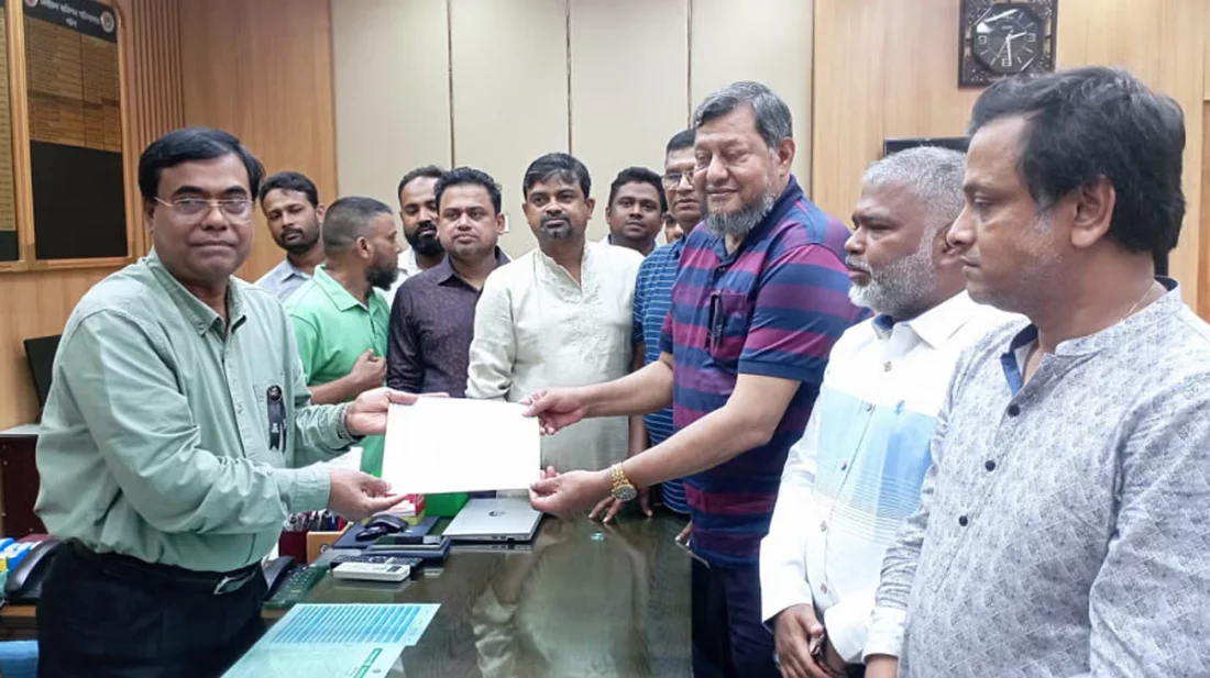 বিএনপির নিবন্ধন বাতিলের দাবিতে ইসিতে স্মারকলিপি