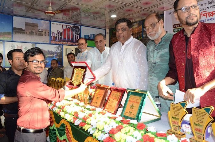 উন্নয়ন অব্যাহত রাখতে আ. লীগকে আবারও ক্ষমতায় নিয়ে আসুন: আনোয়ারুজ্জামান