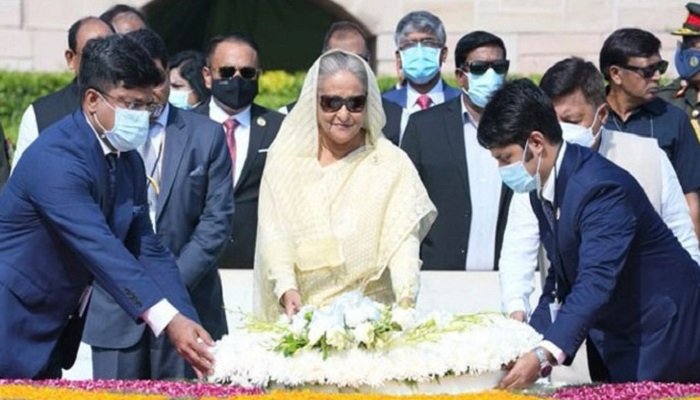 রাজঘাটে মহাত্মা গান্ধীর সমাধিতে প্রধানমন্ত্রীর শ্রদ্ধা