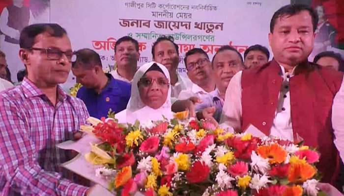 মেয়রের দায়িত্ব বুঝে নিলেন জাহাঙ্গীরের মা
