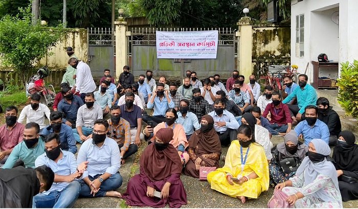 ৩ দফা দাবিতে সিলেট মেডিকেল বিশ্ববিদ্যালয়ের কর্মচারীদের