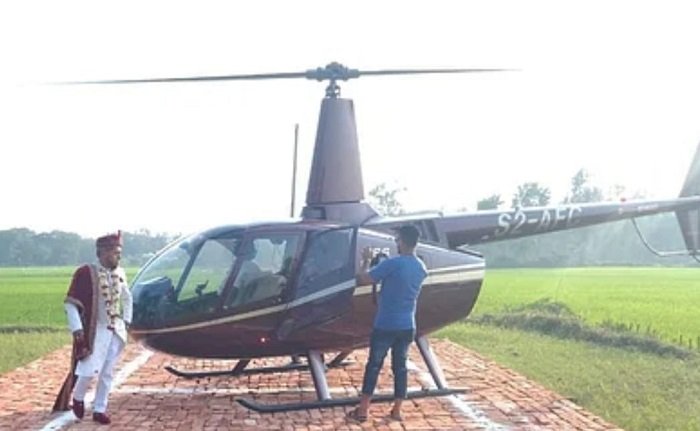 বাবার শখ পূরণে হেলিকপ্টারে চড়ে বিয়ে করলেন ছেলে