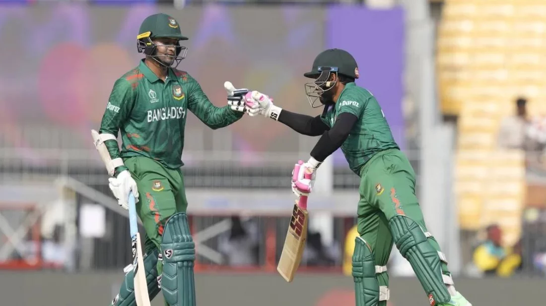 মুশফিকের ফিফটির পর ফিরলেন সাকিব