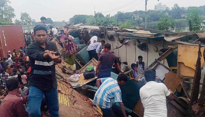 ভৈরবে যাত্রীবাহী-মালবাহি ট্রেন সংঘর্ষ, নিহত ২০