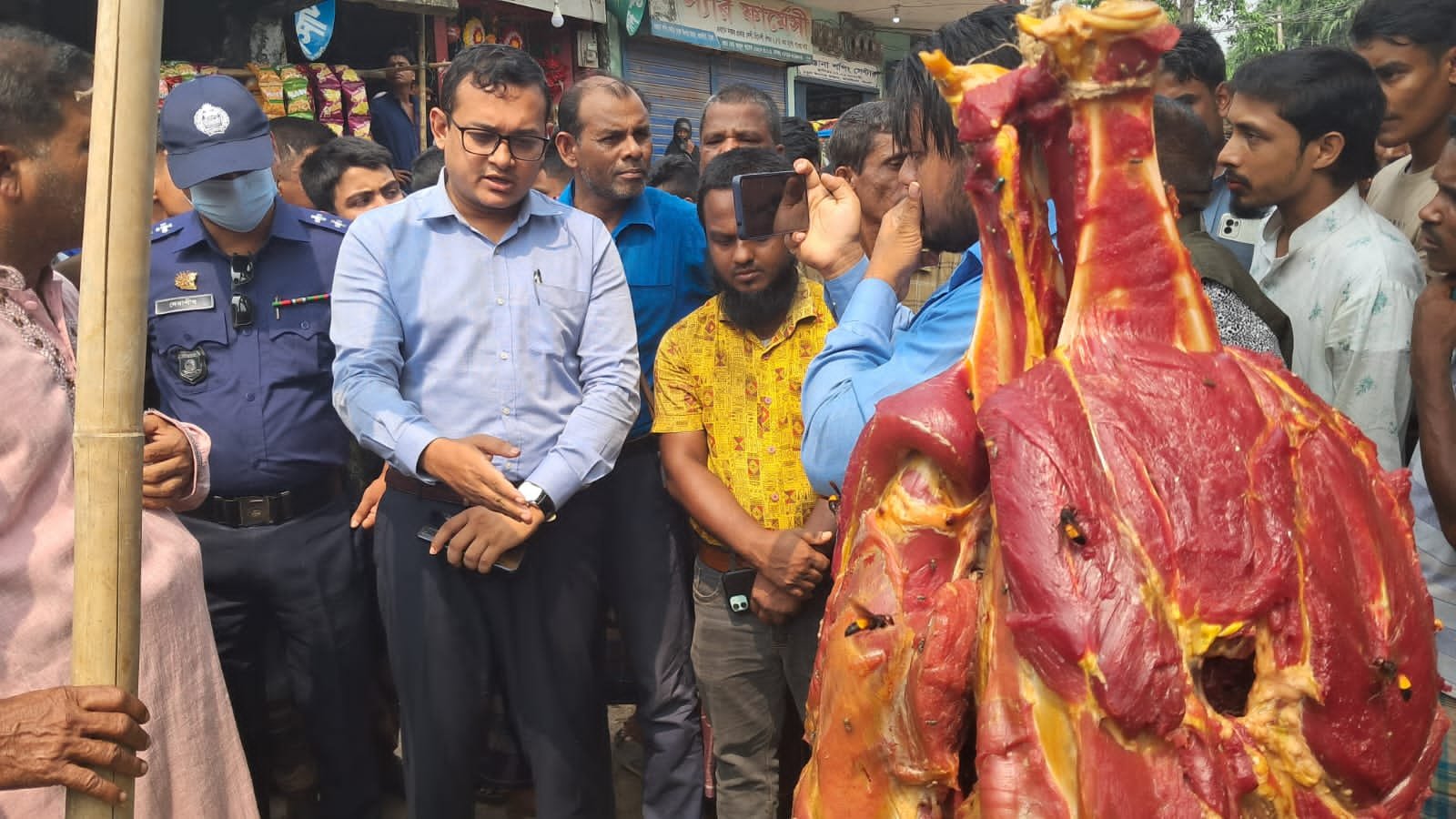 কানাইঘাটে এসিল্যান্ড ফয়সাল আহমদের তৎপরতায় মৃত গরুর মাংস জব্দ, ব্যবসায়ীকে কারাদণ্ড