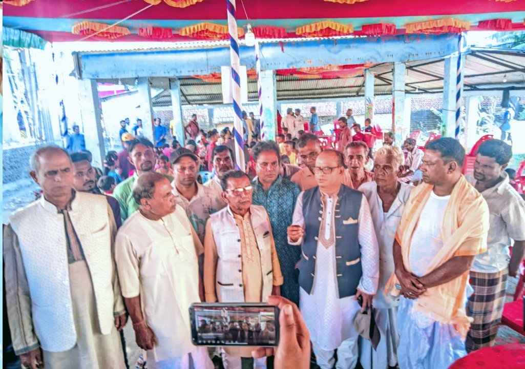 শাল্লায় পূজা মন্ডপ পরিদর্শন করেন-ডক্টর সামছুল হক চৌধুরী