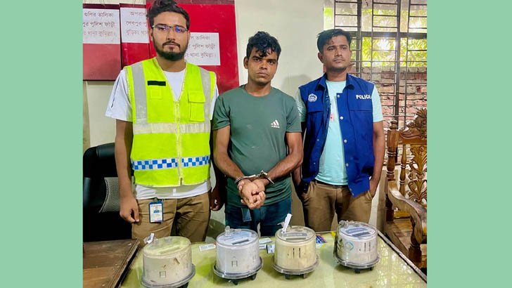 চোরের কাণ্ড: মিটার চুরির পর ঝুলিয়ে রেখে যান বিকাশ নম্বর