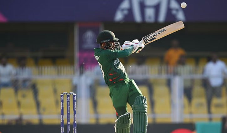 মিরাজ-শান্তর জুটিতে ছুটছে বাংলাদেশ