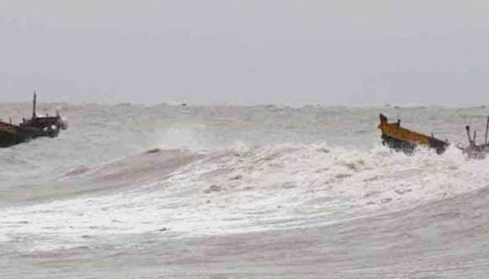 বঙ্গোপসাগরে ট্রলার ডুবি, ২০ ট্রলারসহ নিখোঁজ ২০০ জেলে