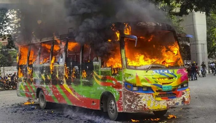 ৪৮ ঘণ্টার অবরোধে ৩১ যানবাহনে আগুন