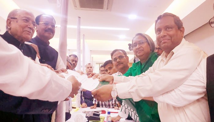 ৩ ঘণ্টায় আ.লীগের ৩ শতাধিক মনোনয়ন ফরম বিক্রি