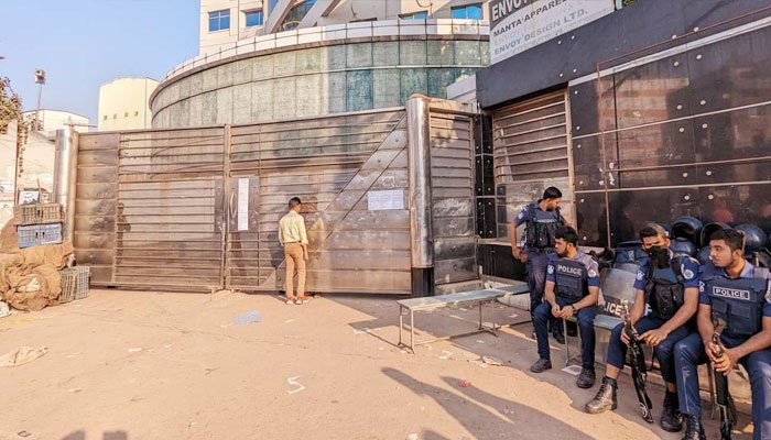 অনির্দিষ্টকালের জন্য বন্ধ শতাধিক পোশাক কারখানা