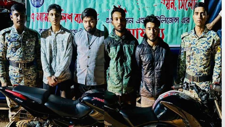 সিলেটে চোরাই বাইকসহ আটক ৪