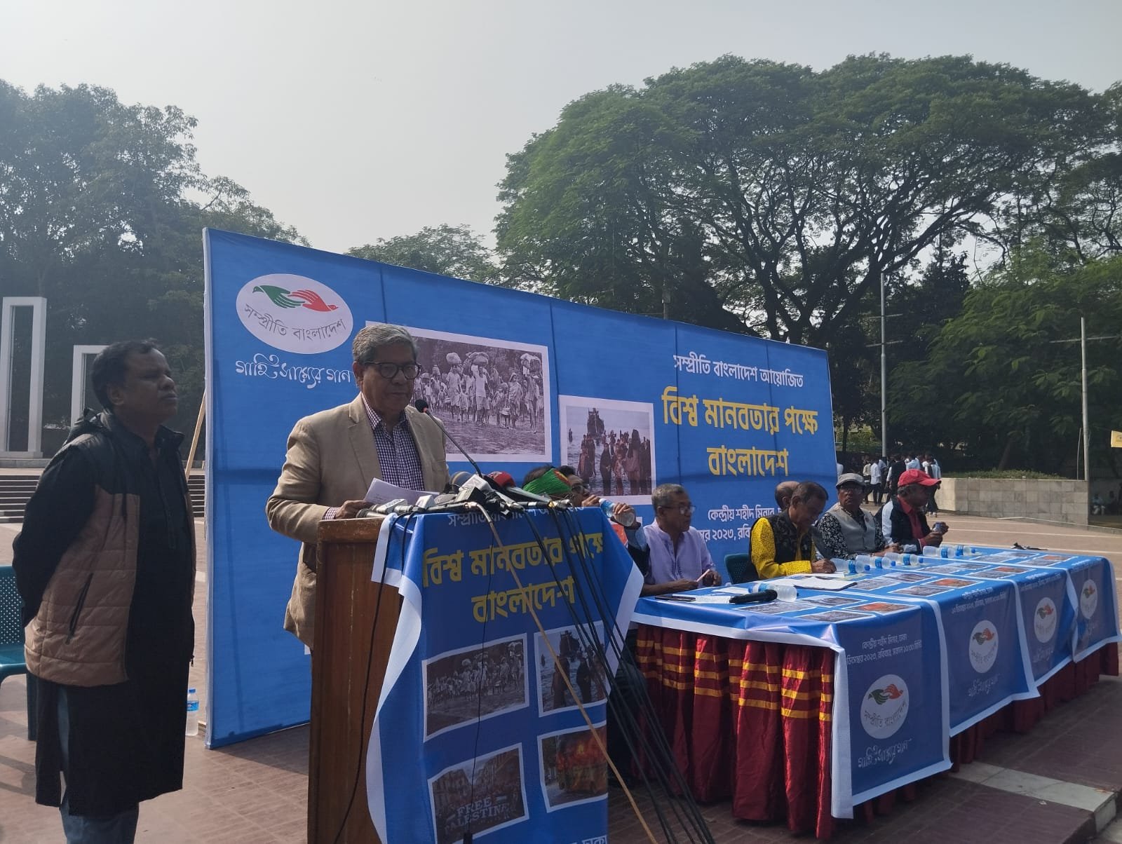 বিভিন্ন দেশে আক্রমণ করার বিশেষ অস্ত্র হিসেবে মানবাধিকার ইস্যুকে ব্যবহার করে যুক্তরাষ্ট্র