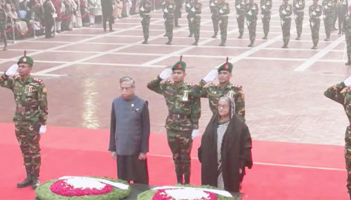 শহীদ বুদ্ধিজীবী স্মৃতিসৌধে রাষ্ট্রপতি ও প্রধানমন্ত্রীর শ্রদ্ধা