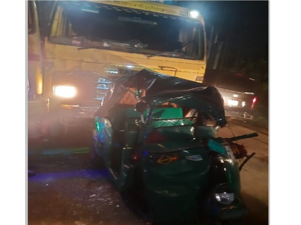 হুমায়ুন রশীদ চত্বরে ট্রাক চাপায় নর্থ ইষ্ট মেডিকেলের রেজিস্টারসহ ছেলে নিহত