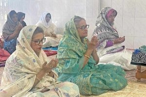 সিলেটে পৌঁছেই মাজার জিয়ারত করলেন প্রধানমন্ত্রী