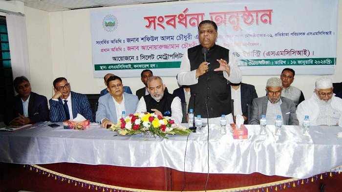 সিলেটের রাস্তাঘাট একমাসের মধ্যে হকার্সমুক্ত করা হবে: মেয়র আনোয়ারুজ্জামান