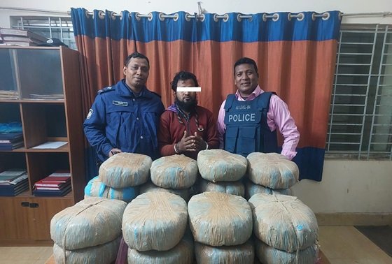 মাধবপুরে ৪০ কেজি গাঁজাসহ যুবক গ্রেপ্তার