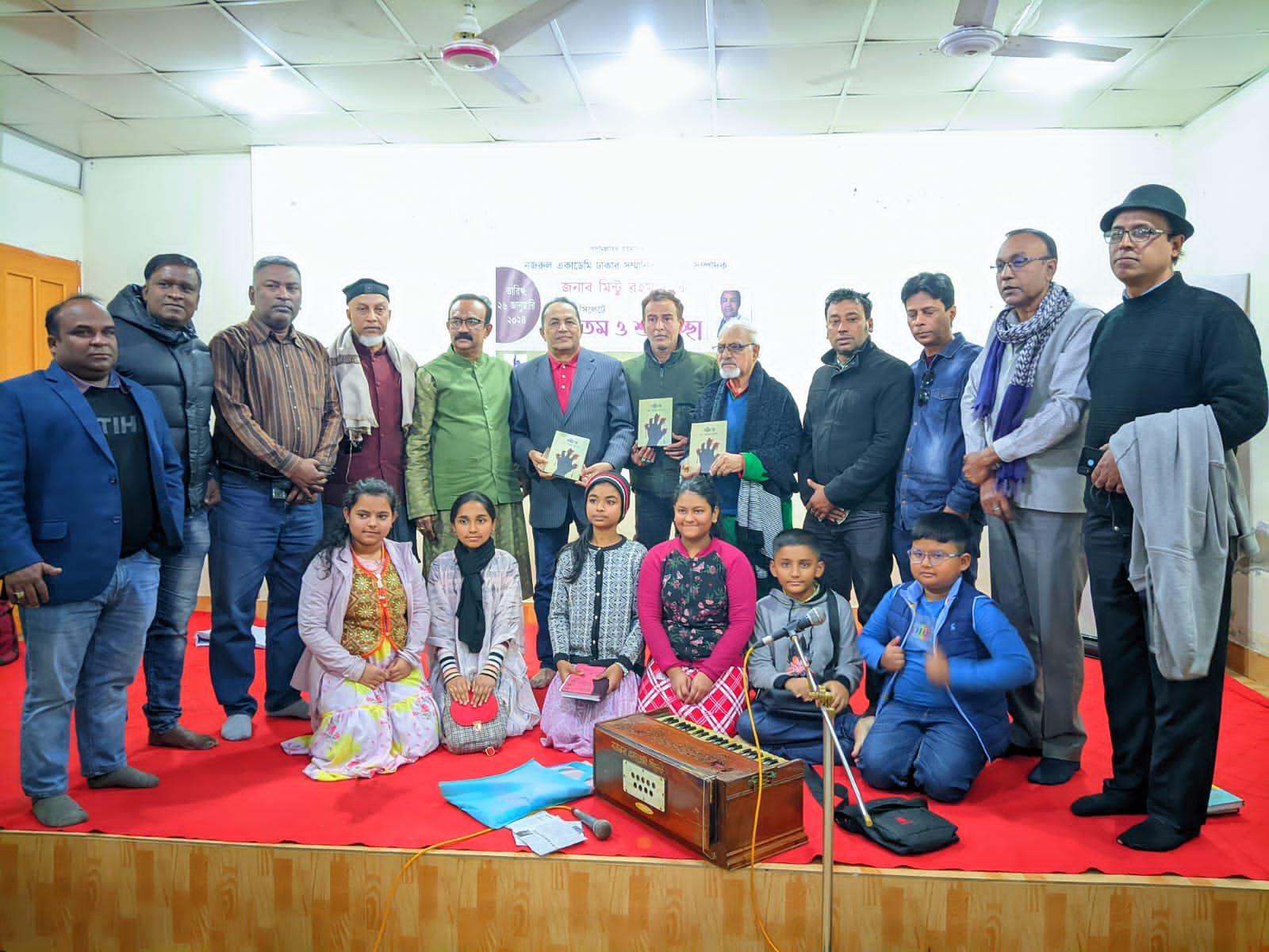 সিলেটে ঢাকার নজরুল একাডেমির সাধারন সম্পাদক মিন্টু রহমানের সাথে মতবিনিময়
