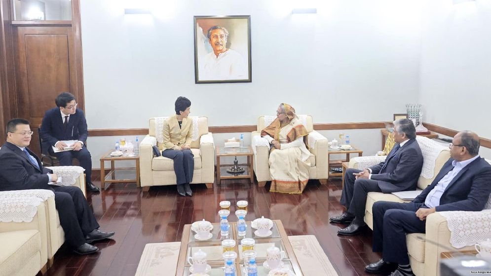 প্রধানমন্ত্রীর সঙ্গে সৌজন্য সাক্ষাৎ করলেন চীনের প্রতিনিধি দল
