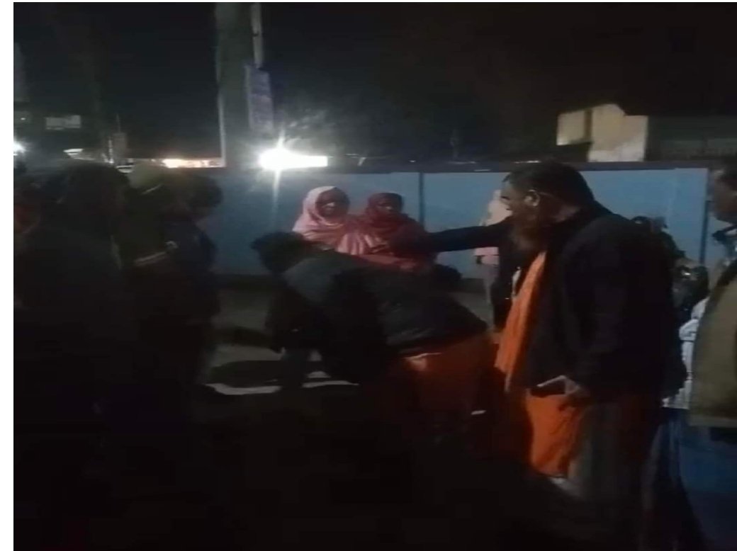 অধ্যাপক ডা.স্বপ্নীলের মায়ের জন্য শাহপরান মাজারে শিরনী বিতরণ