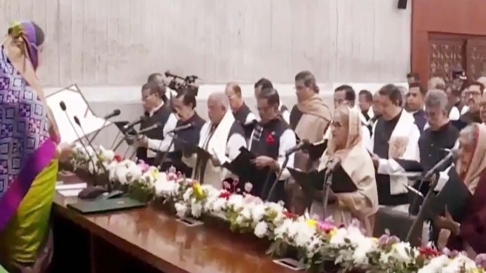 শপথ নিলেন নবনির্বাচিত এমপিরা
