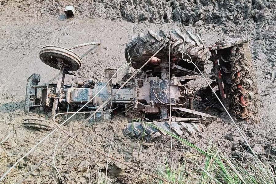 গোয়াইনঘাটে ট্রাক্টর উল্টে প্রাণ গেল দুই যুবকের