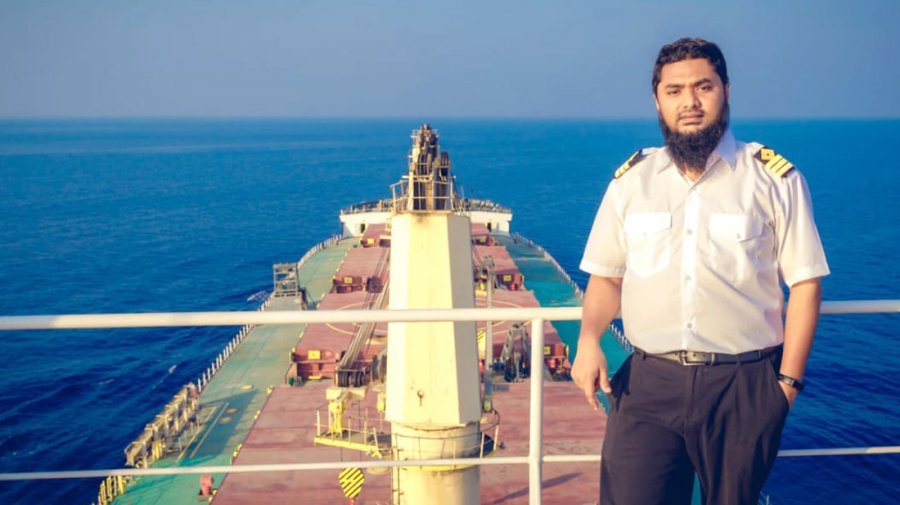 ক্ষমা চাইতে মাকে কল, কথা বলার সময় ফোন কেড়ে নেয় জলদস্যুরা