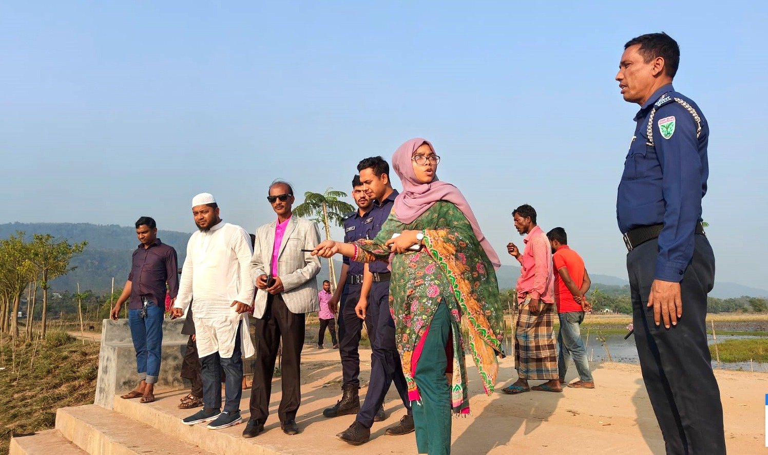 জৈন্তাপুর লাল শাপলা বিলে প্রশাসনের অভিযান ১৬টি কারেন্ট জাল জব্দ